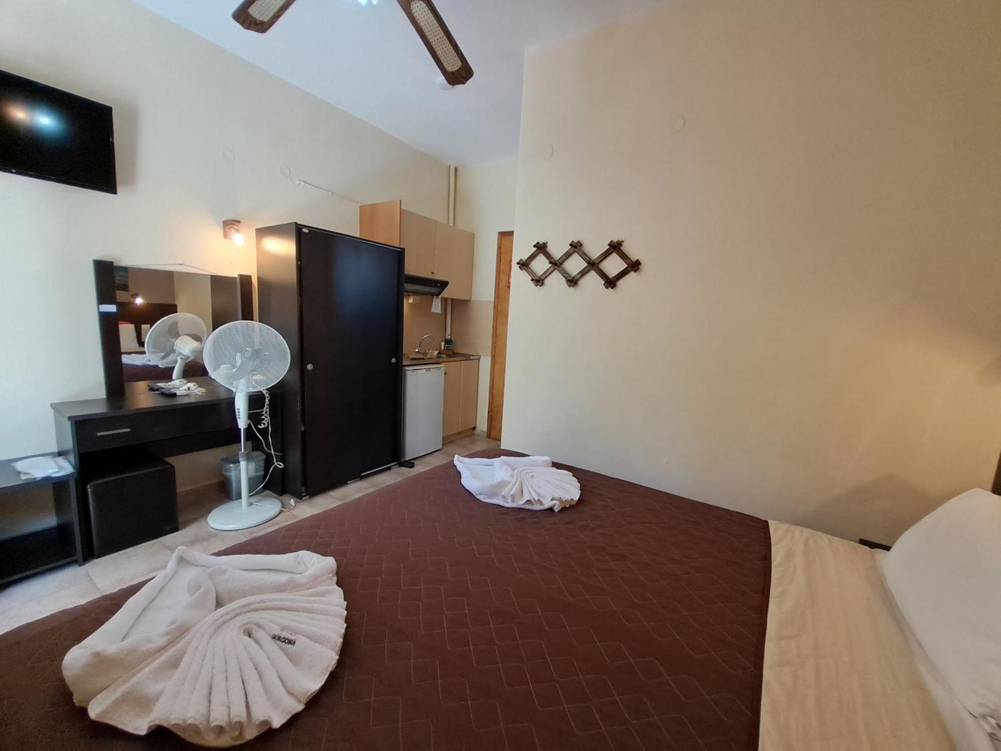 Gorgona Hotel Patitiri  Ngoại thất bức ảnh