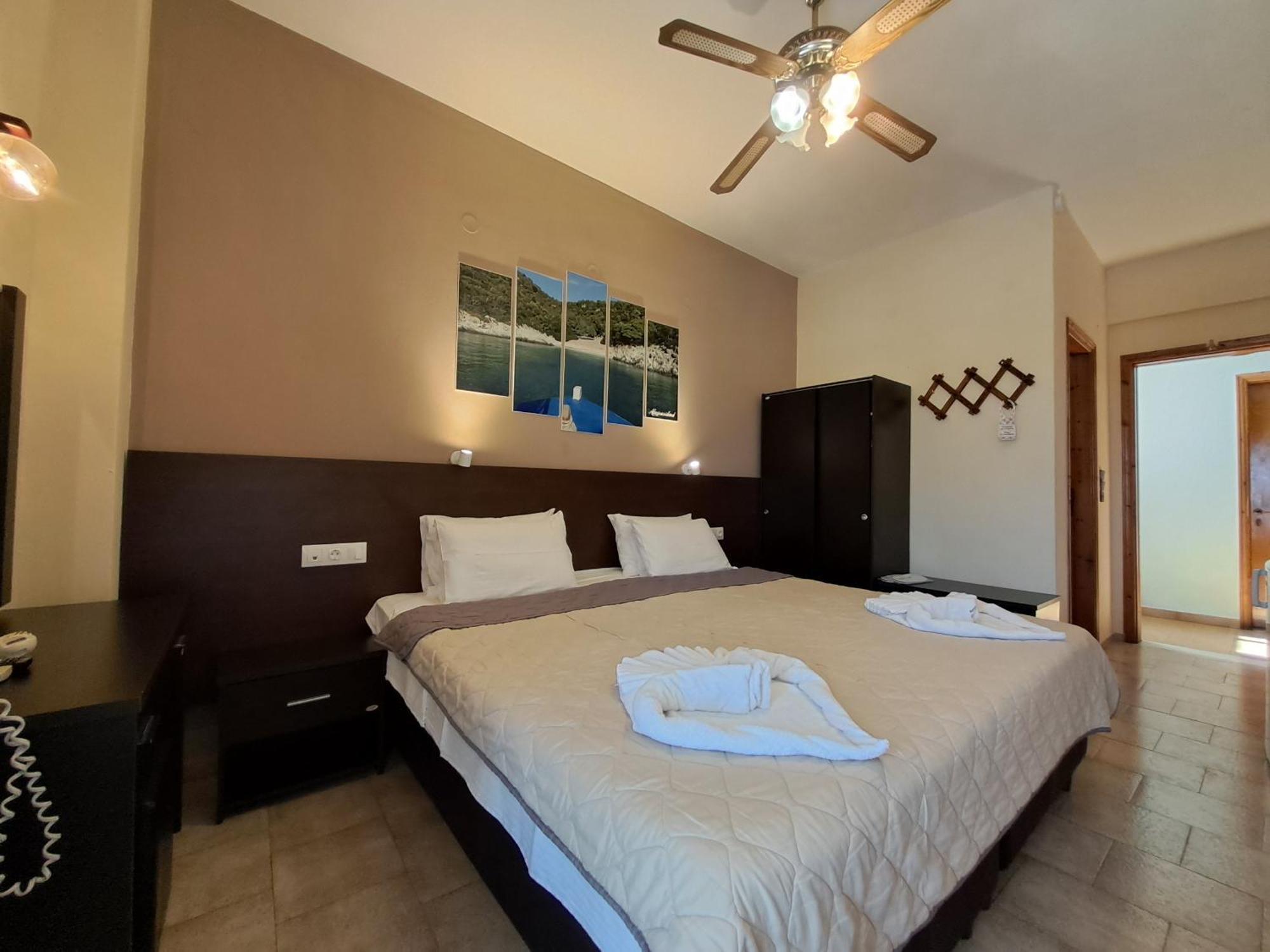 Gorgona Hotel Patitiri  Ngoại thất bức ảnh